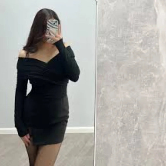 Zara Ruched V Neck Long Sleeve Mini Dress Black Size Medium - Picture 2 of 7